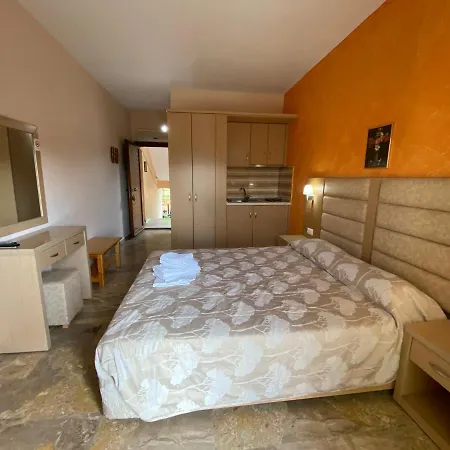 Elsa Haus Потос